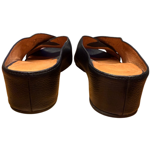 Gentle Souls by KENNETH COLE Gisele Women 9 Black Leather Slip On Sandals X-Band - Picture 4 of 12